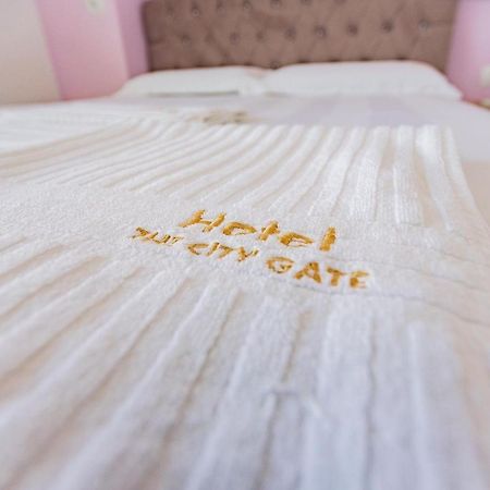 The City Gate Hotel ซารานเดอ ภายนอก รูปภาพ