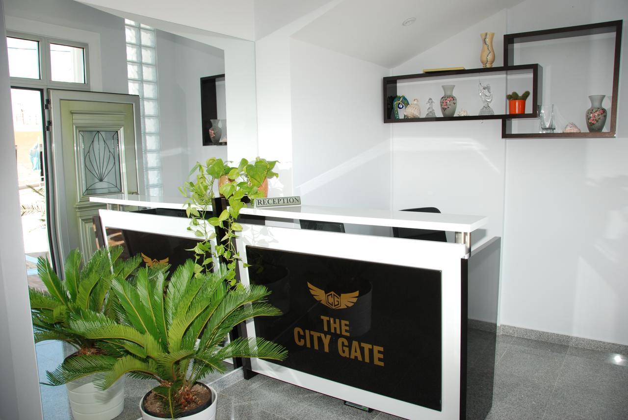 The City Gate Hotel ซารานเดอ ภายนอก รูปภาพ